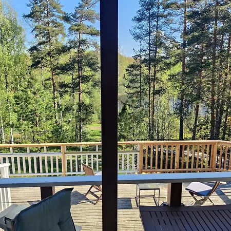 Haemeenniemi, Ester 黑诺拉