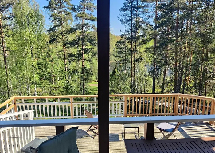 Haemeenniemi, Ester 黑诺拉